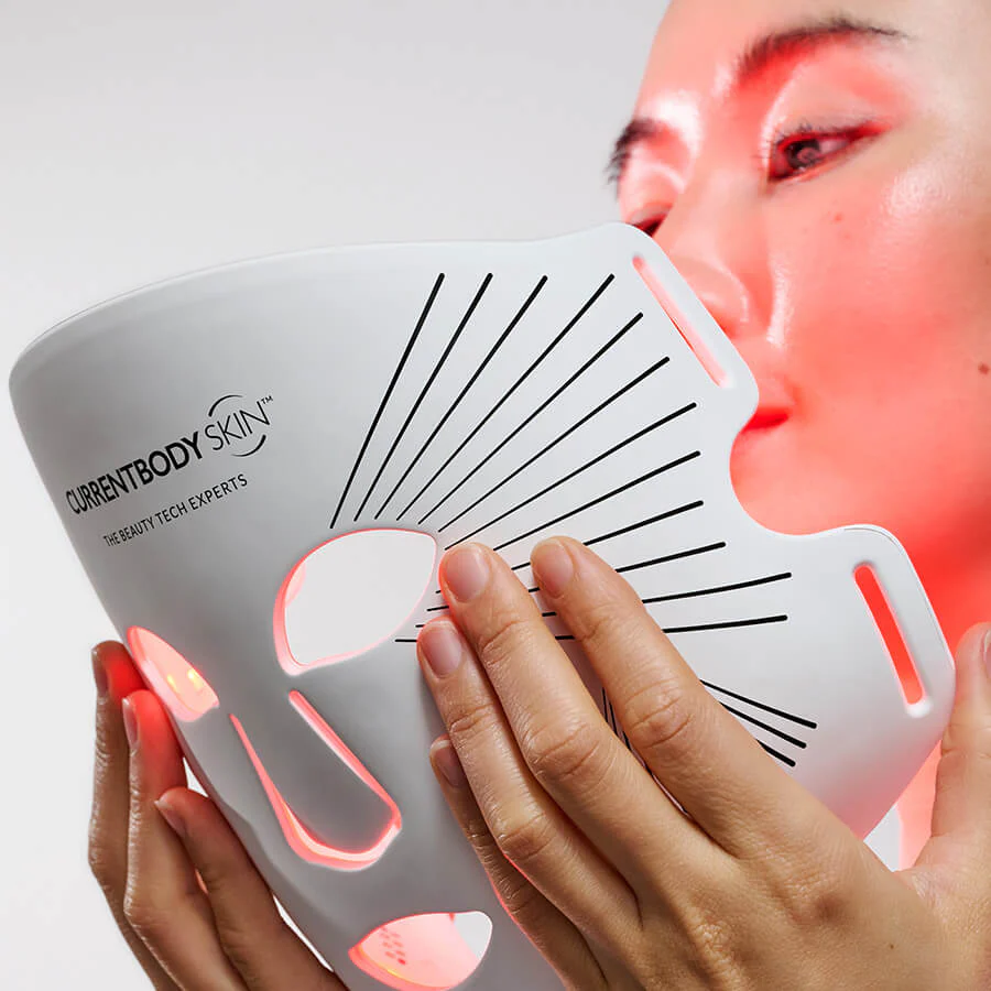 CurrentBody Skin Serie 2 Masker & Verhelderend Hals & Décolleté Masker - Image 3