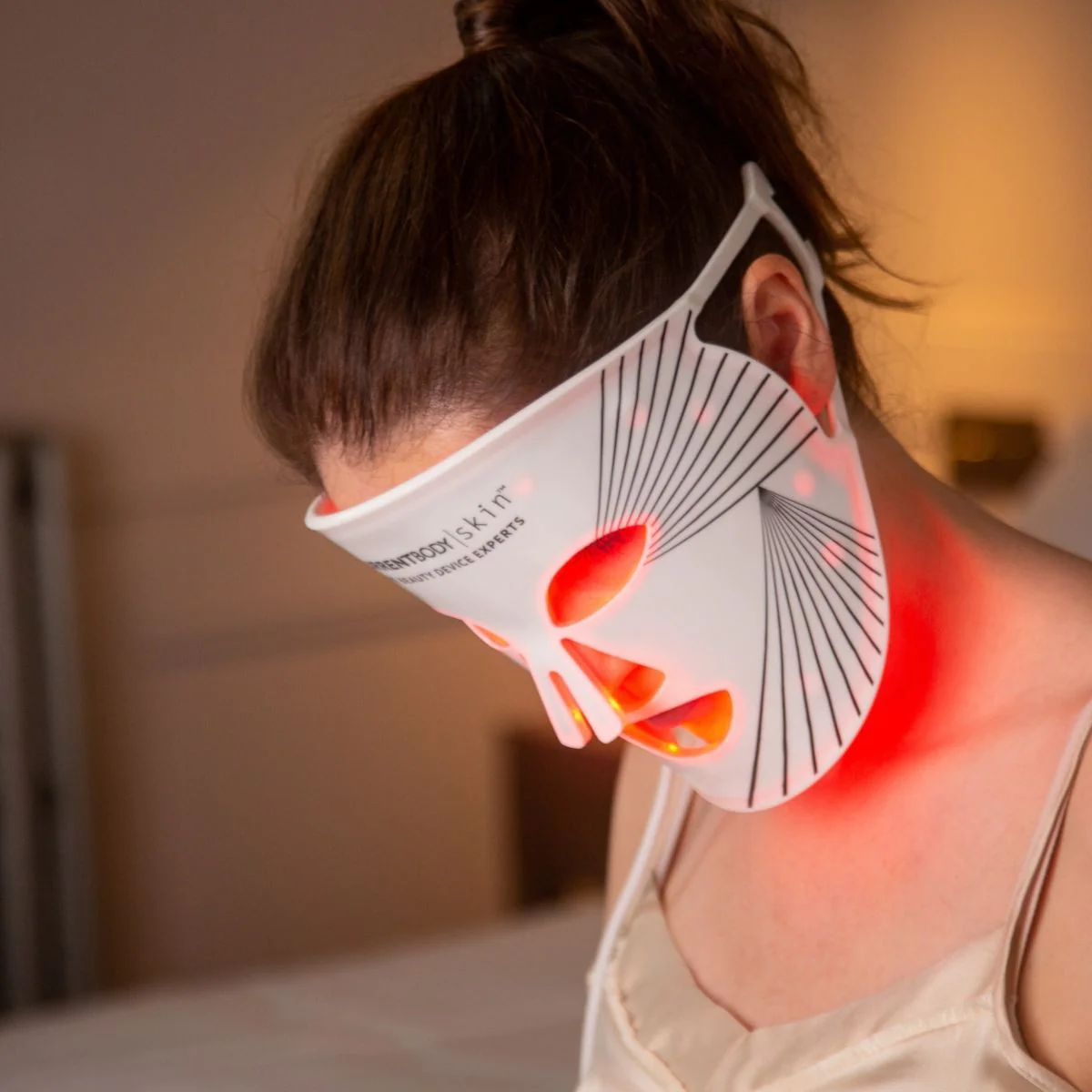 CurrentBody Skin LED Lichttherapie Masker + Hydrogel - Image 3
