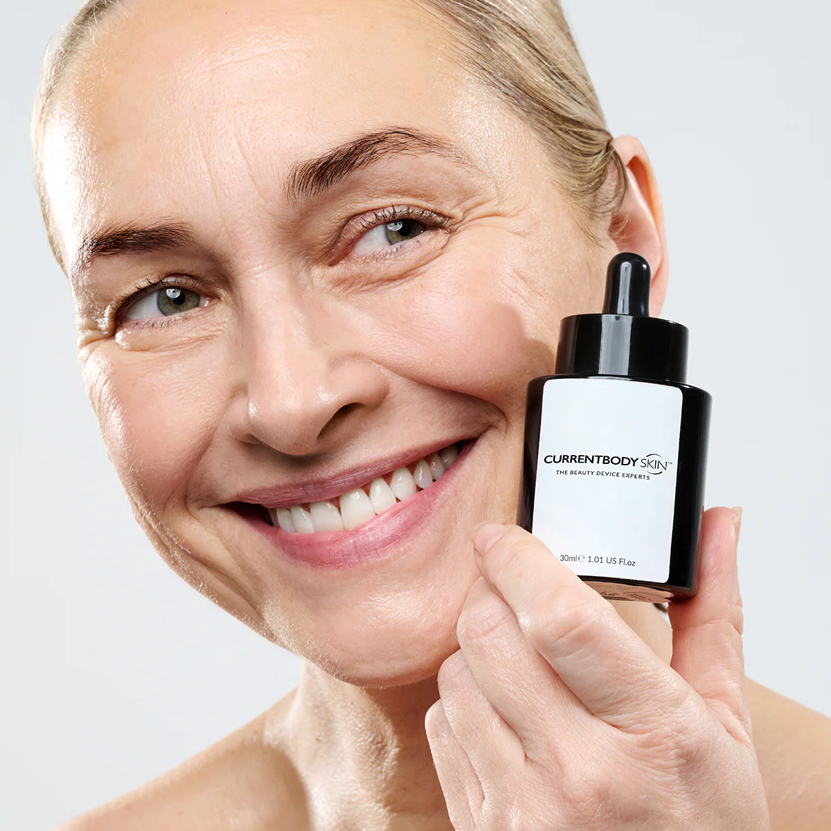 CurrentBody Skin LED Gezichtsmasker: Serie 2 & Groene Thee Serum (30ml) - Image 3